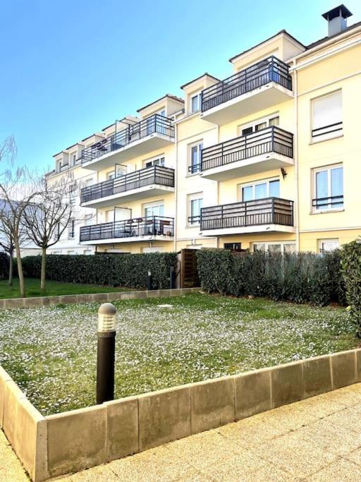 Grand F3 A 30Mn De Paris - Terrasse + Parking Prive Apartment Saint-Ouen-l'Aumone Exterior photo